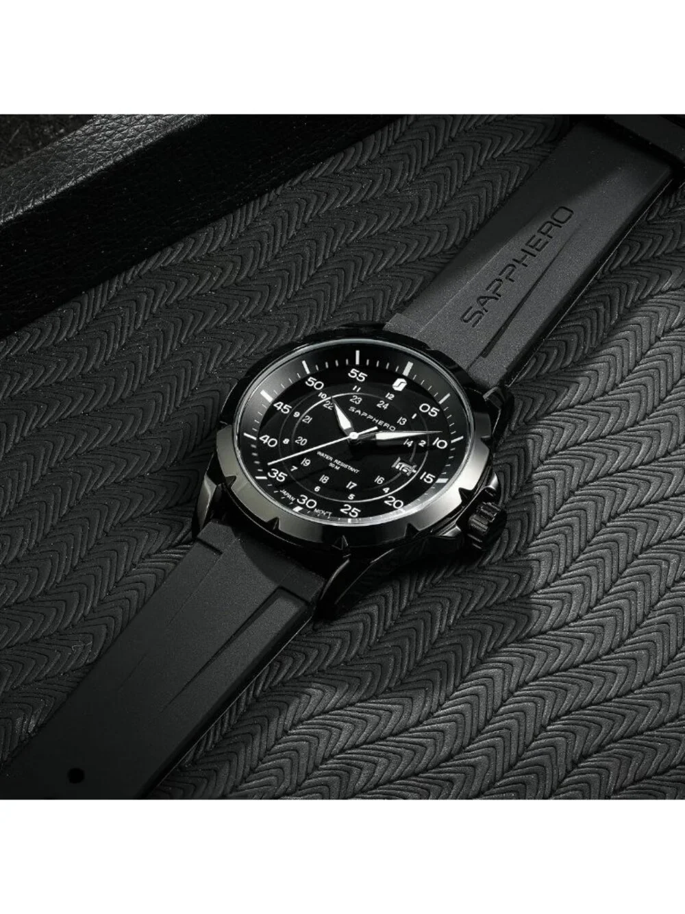 Stylish Waterproof Quartz Watch for Men - Luminous Date Display, Silicone Strap